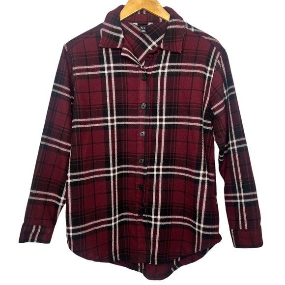 New Look Tops - New Look Plaid Red White Black Collared Button Blouse Size 2